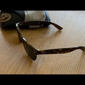 Ray Ban Tortoise Wayfarer Classic